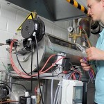 In dem geplanten Vorhaben wird ein neuartiges Gemischaufbereitungs- und Zerstäubungsverfahren zur schadstoffarmen Verbrennung entwickelt, um Brennersysteme für flüssige, fossile sowie regenerative Brennstoffe im kleinen Leistungsbereich (ab 5 kW) zu realisieren