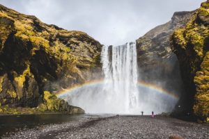 Wasserfall mit Regenbogen