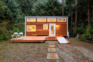 tiny house mit Holzsonnendeck