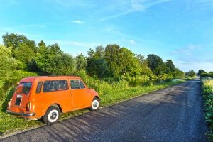 Oldtimer am Straßenrand