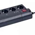  4 Steckdosen dieser Steckdosenleiste sind via integrierten Web-Server direkt erreichbar. 