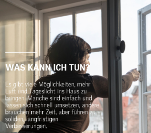 Frau öffnez ein Fenster