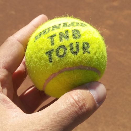 Tennisball mit Aufdruck